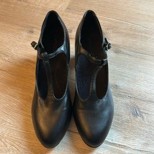 Capezio Women's 750 Footlight T-Strap Dance Shoe size 9M No Box excl condition